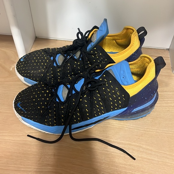 Nike Basketball Shoes - Picture 2 of 6